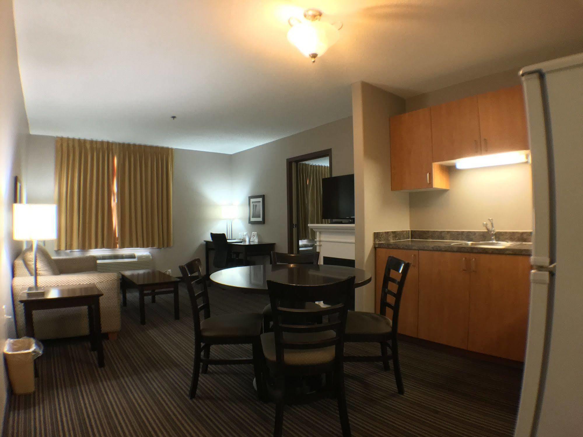 Super 8 By Wyndham Kapuskasing Hotel Exterior foto