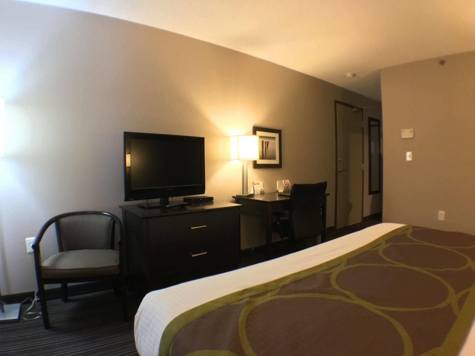 Super 8 By Wyndham Kapuskasing Hotel Exterior foto